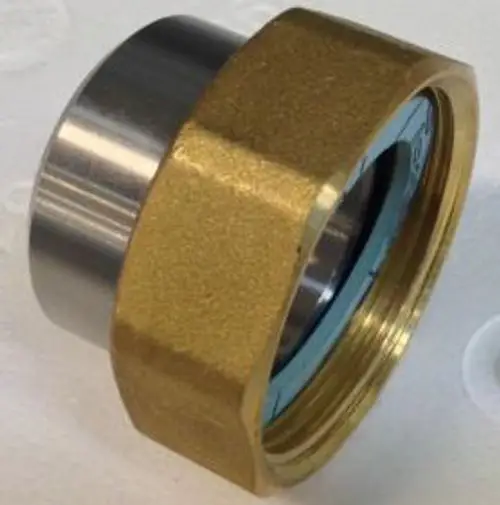 Edelstahlanschweißende mit einer goldenen, gravierten Oberfläche und metallic-lackiertem Ende. Sie gehört zur Produktlinie von Danfoss.